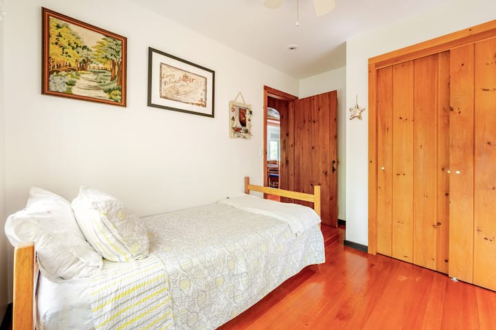 Ausziehbett im zweiten Schlafzimmer