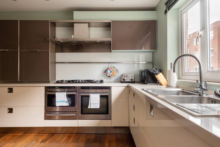 Modern 6-bed House – Quiet, Safe & Central Area gallery image 5