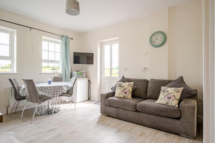 Beautiful, Clean Apt Ready For Your Country Stay! - Belfast International Airport (BFS)