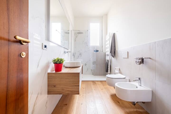 Chez Fratellini, with parking & the Circus History gallery image 4