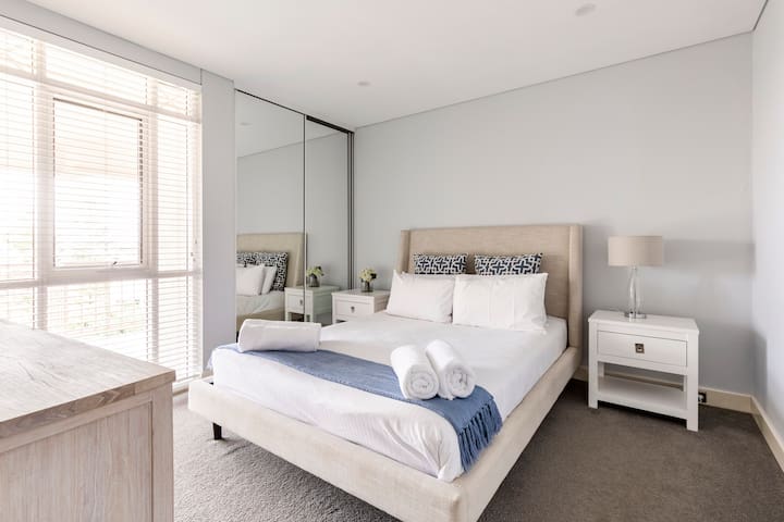 Apartment M603 – luxury beachfront, ocean views! gallery image 4