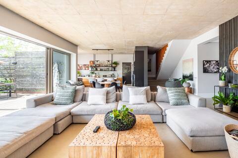 Maison de Plage’ Beachfront Glamour-breathtaking Sea Views