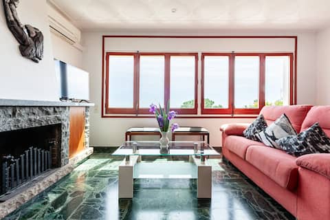 Oceanview with private pool near Barcelona