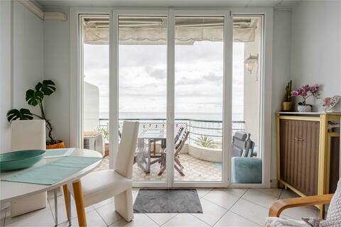 Top performing Airbnb: Cozy Apartment, Promenade des Anglais, Sea View in Nice