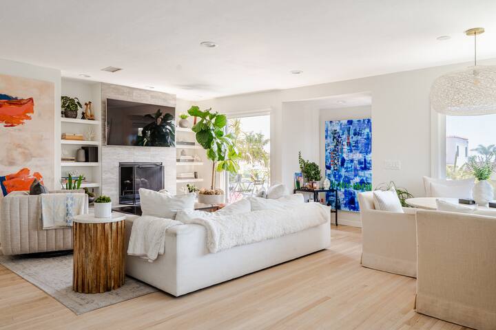 Beachside Bungalow: Coastal Decor & Firepit Deck gallery image 4