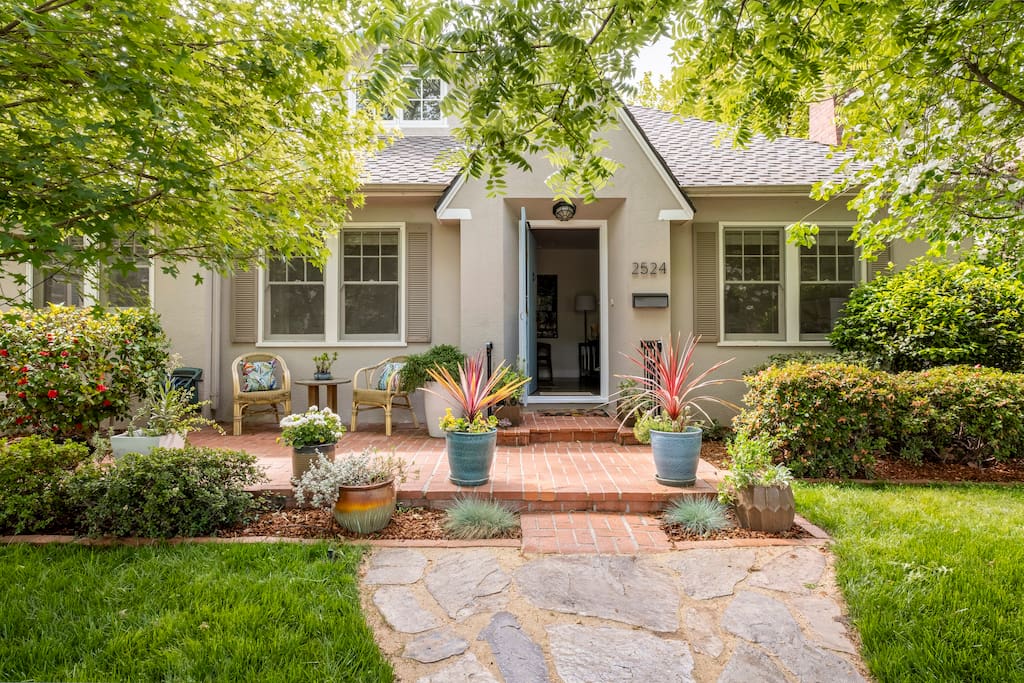 Private room + bath in gorgeous home on park