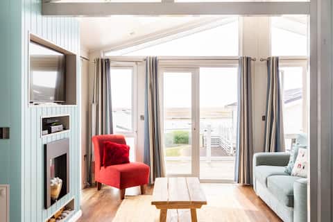 Top performing Airbnb: Chesil Holiday Lodge, Weymouth *sea views* in Weymouth And Portland