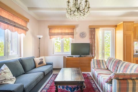 Popular Airbnb listing: Modest cottage with a huge garden. in Δήμος Τριφυλίας