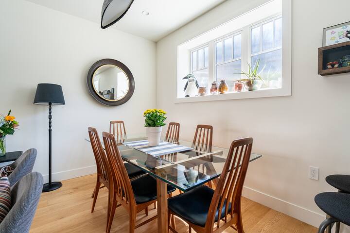 Kitsilano Modern Heritage Coach House gallery image 2