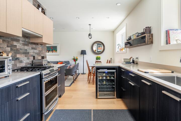 Kitsilano Modern Heritage Coach House gallery image 5