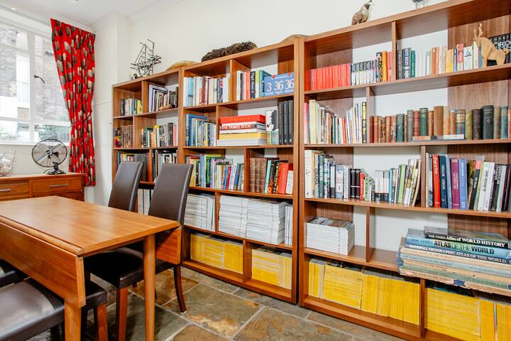 Central London Mid-Century Mews House. 2 bed, 2 ba gallery image 5