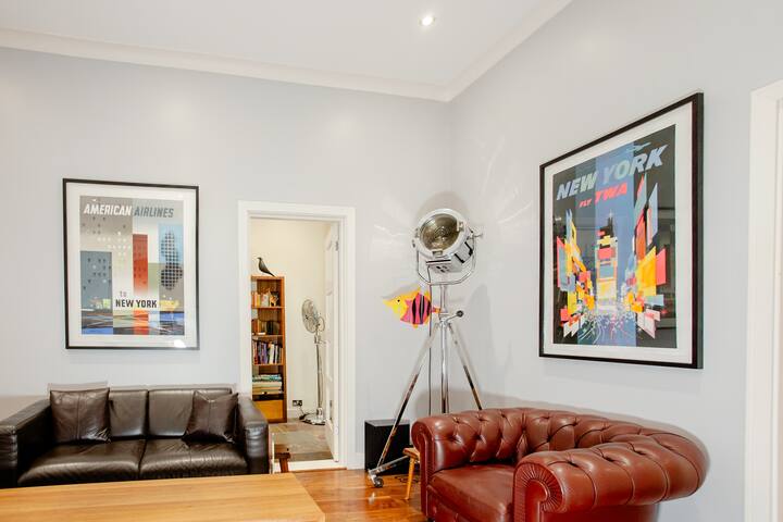 Central London Mid-Century Mews House. 2 bed, 2 ba gallery image 4