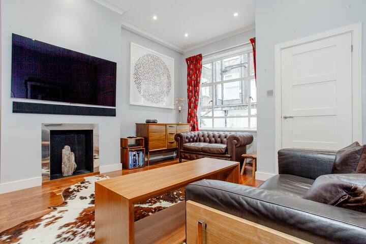 Central London Mid-Century Mews House. 2 bed, 2 ba gallery image 2