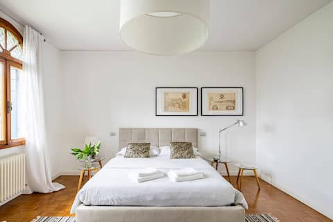 Venice for families - very quiet apt. (free Prkg)