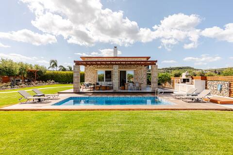 Villa Tzavaraki (800 sq.m secluded land)