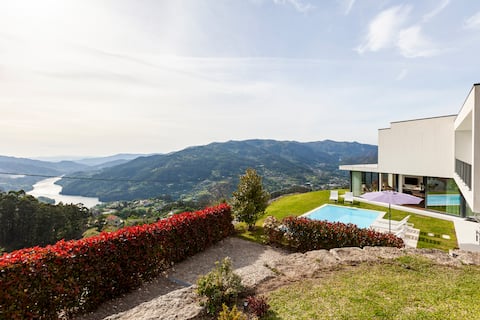 Private space over Rio and Serra do Gerês