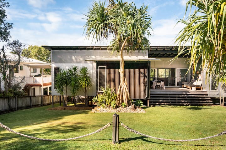 Sandyfeet 9 Mulloway St, Noosa North Shore QLD4565