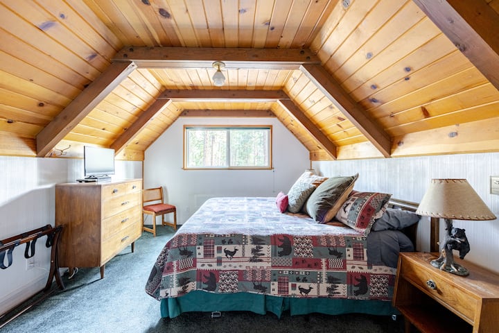 #1 Dhoma kryesore e gjumit në katin e sipërm - dyshek i ri king dhe shtroja krevati 2019