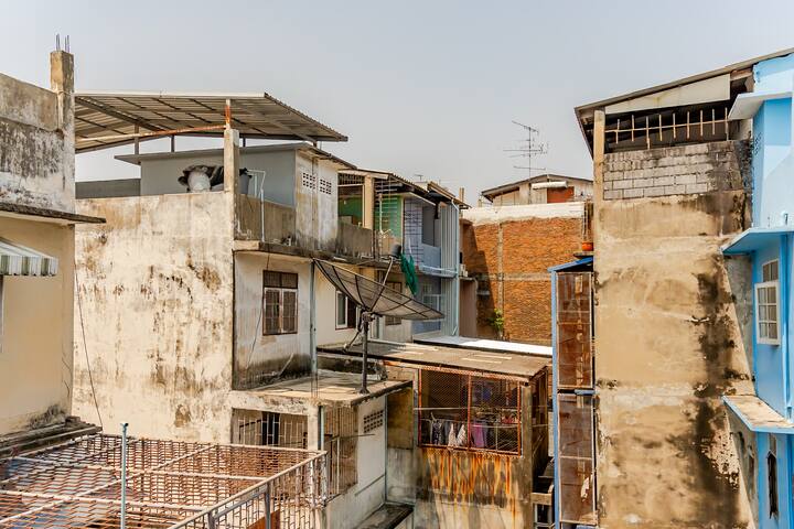 3Houses/10 Bedrooms/9.5 Bathrooms/ Free Pick Up* gallery image 4