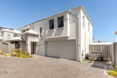 Top Airbnb: For Non Smokers Brand New House on Perth Doorstep in Perth