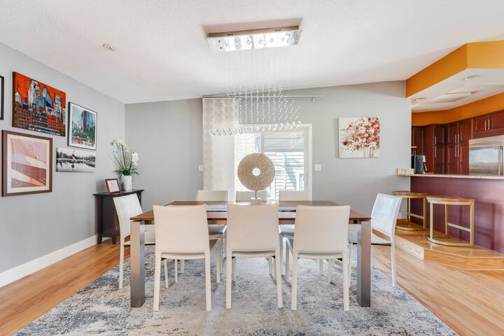 Luxury modern Villa | Downtown | Convention gallery image 5