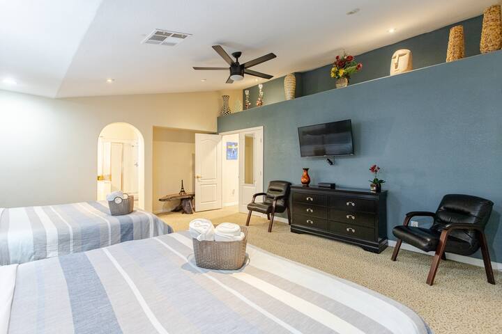 5 bedrooms 1 mile from the strip crowd pleaser gallery image 4