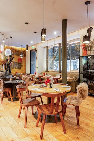Hôtel Marignan Champs-Élysées managed Airbnb listing 1