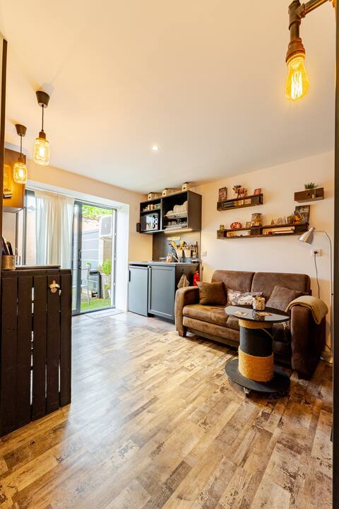 Air conditioning❤️ studio/breakfast/swimming pool in quiet house