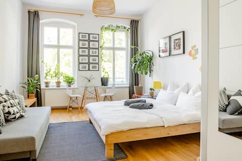 Successful Airbnb property: Lemon tree room - private bathroom in Friedrichshain
