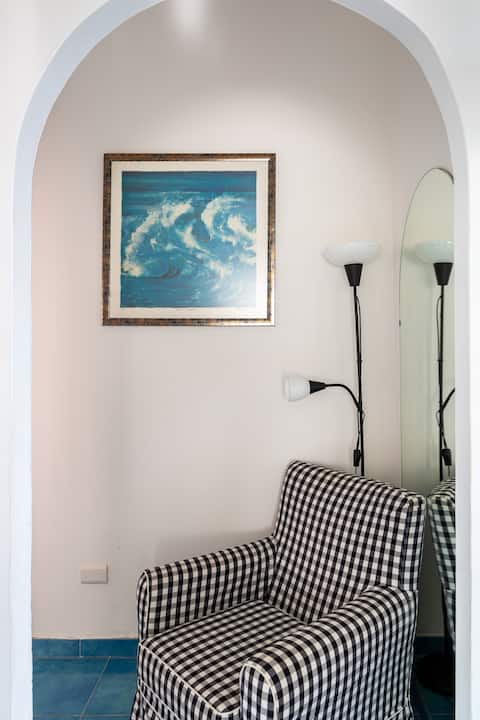 Popular Airbnb listing: Two-room apartment less than 300 meters from the sea in Gaeta