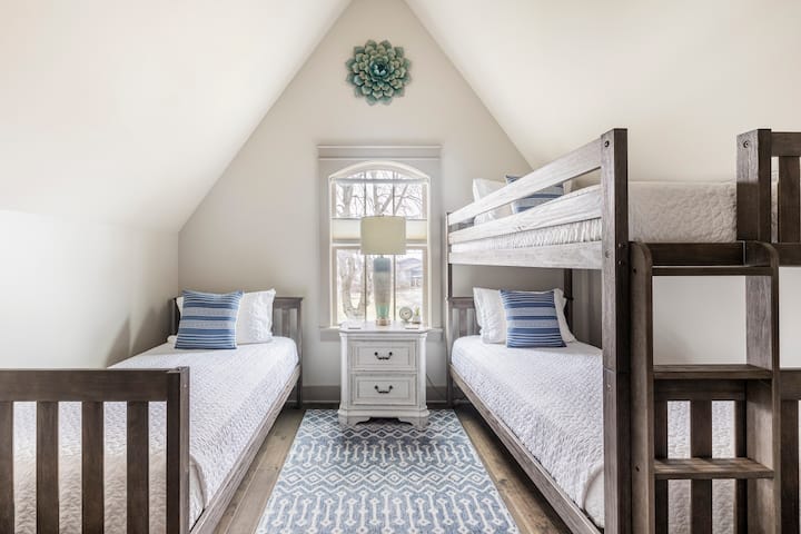 Yup, we added a bunk bed alright. Not to sleep more guests, but to offer a wider array of sleeping configurations for our peeps.