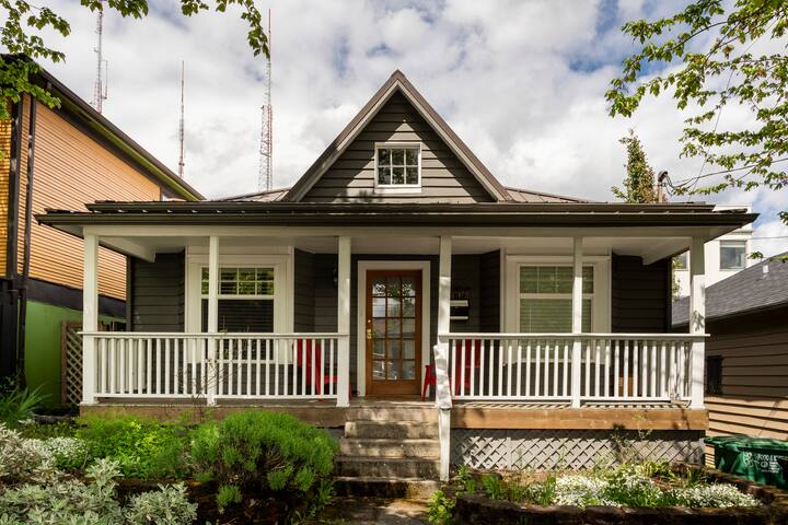 Urban Retreat-Sauna-Craftsman-Pets-Backyard gallery image 2