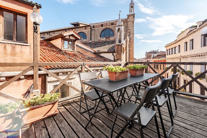 Unique Rooftop!3BDR Authentic Venetian Townhouse