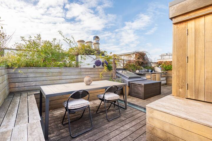 Minimalist Design Townhouse with Rooftop Terrace gallery image 5