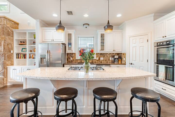 East ATX Luxury Home + Heated Pool + Detached Loft gallery image 5