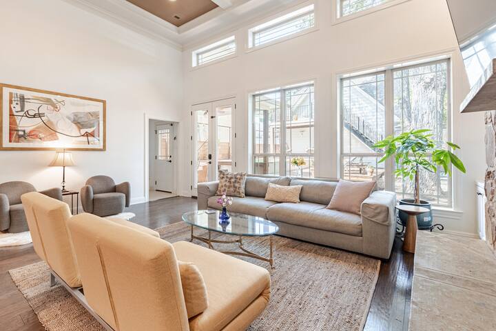 East ATX Luxury Home + Heated Pool + Detached Loft gallery image 3