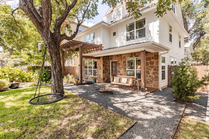 East ATX Luxury Home + Heated Pool + Detached Loft gallery image 2