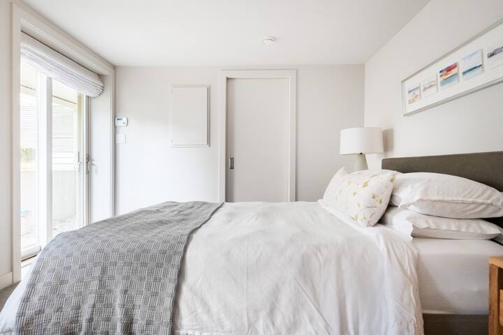 Refined Modern Home in Kitsilano’s Best Locale gallery image 3