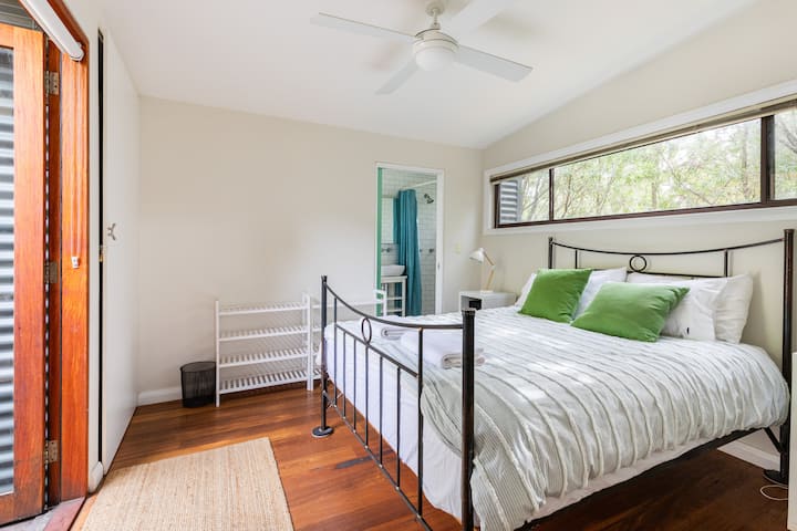 Დედოფლის საძინებელი და აპარტამენტი - შესასვლელი სახლი