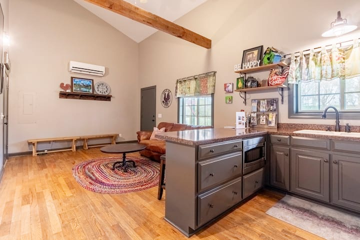 Cozy Coop Barn Apartment On Hobby Farm - Rocky Mount, NC