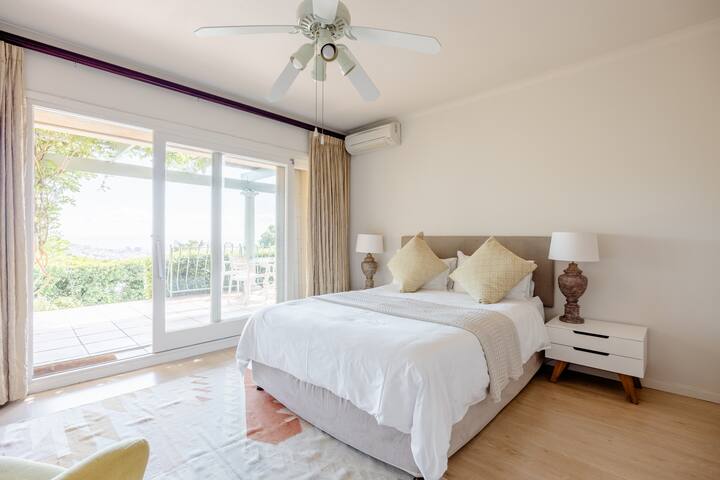 Table Bay Views from a Luxe Apartment gallery image 5