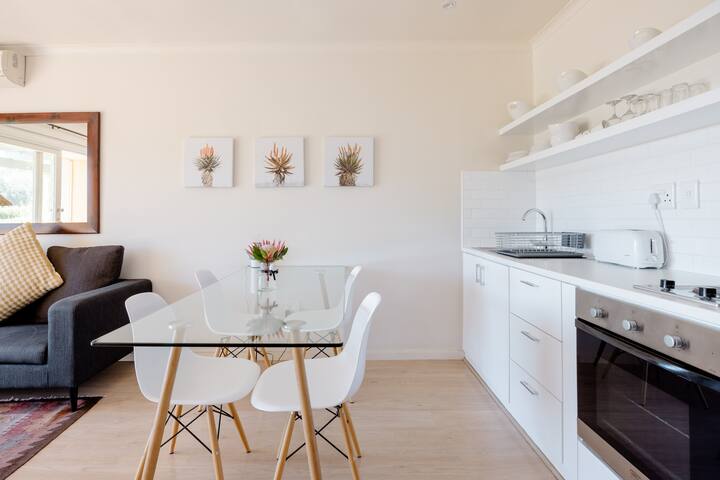 Table Bay Views from a Luxe Apartment gallery image 4