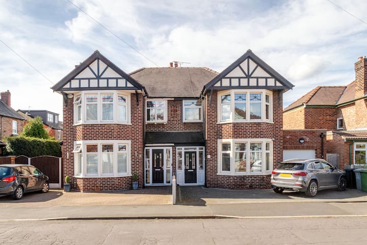 Entire Place – Gorgeous Victorian Home 3 Bedrooms