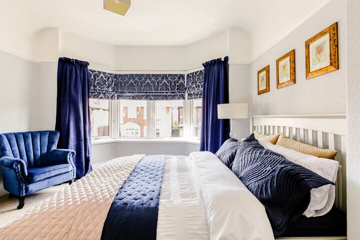 Entire Place – Gorgeous Victorian Home 3 Bedrooms gallery image 3