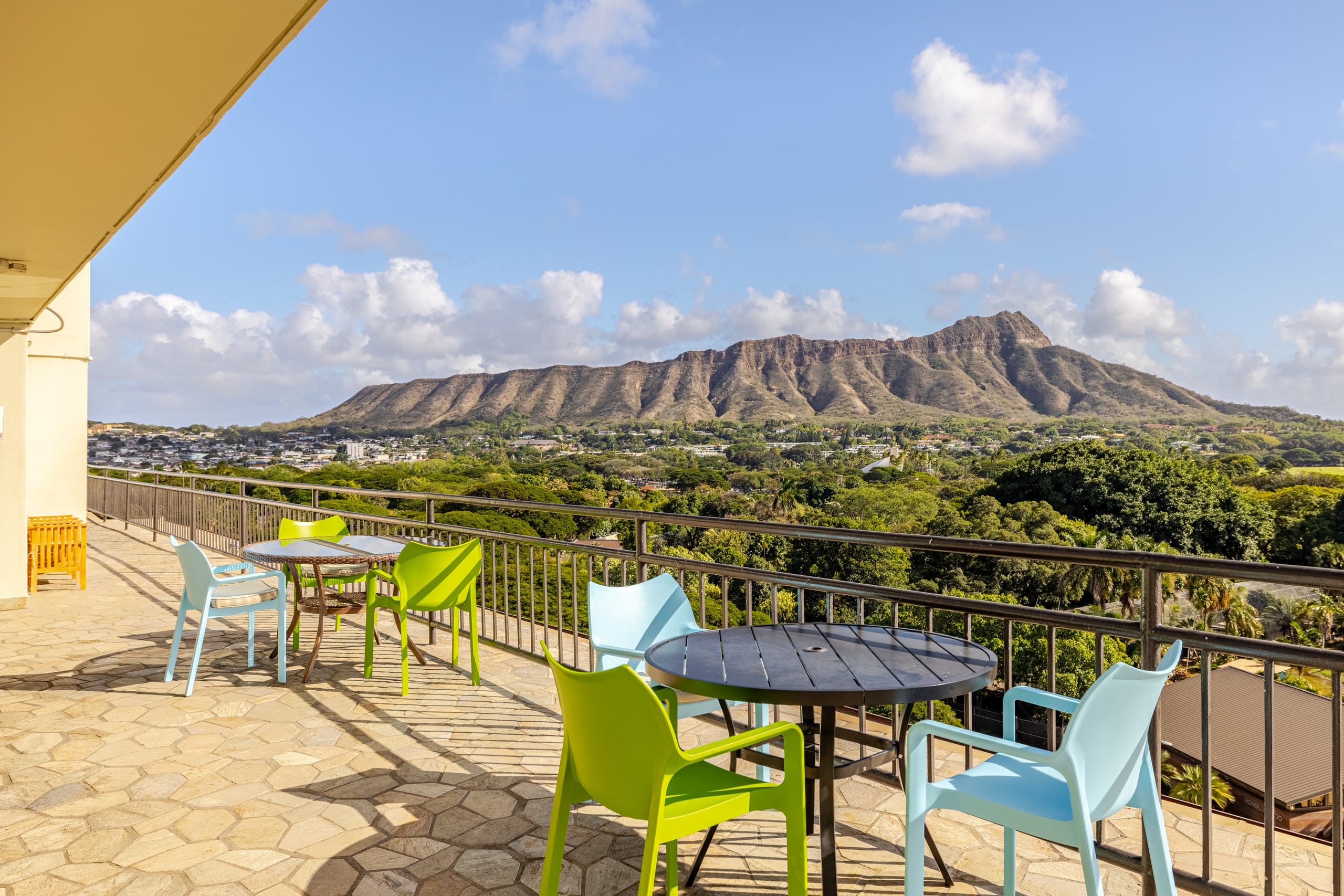 Waikiki Condo- 1 mins Walk to Beach on Main Strip! - Image 13