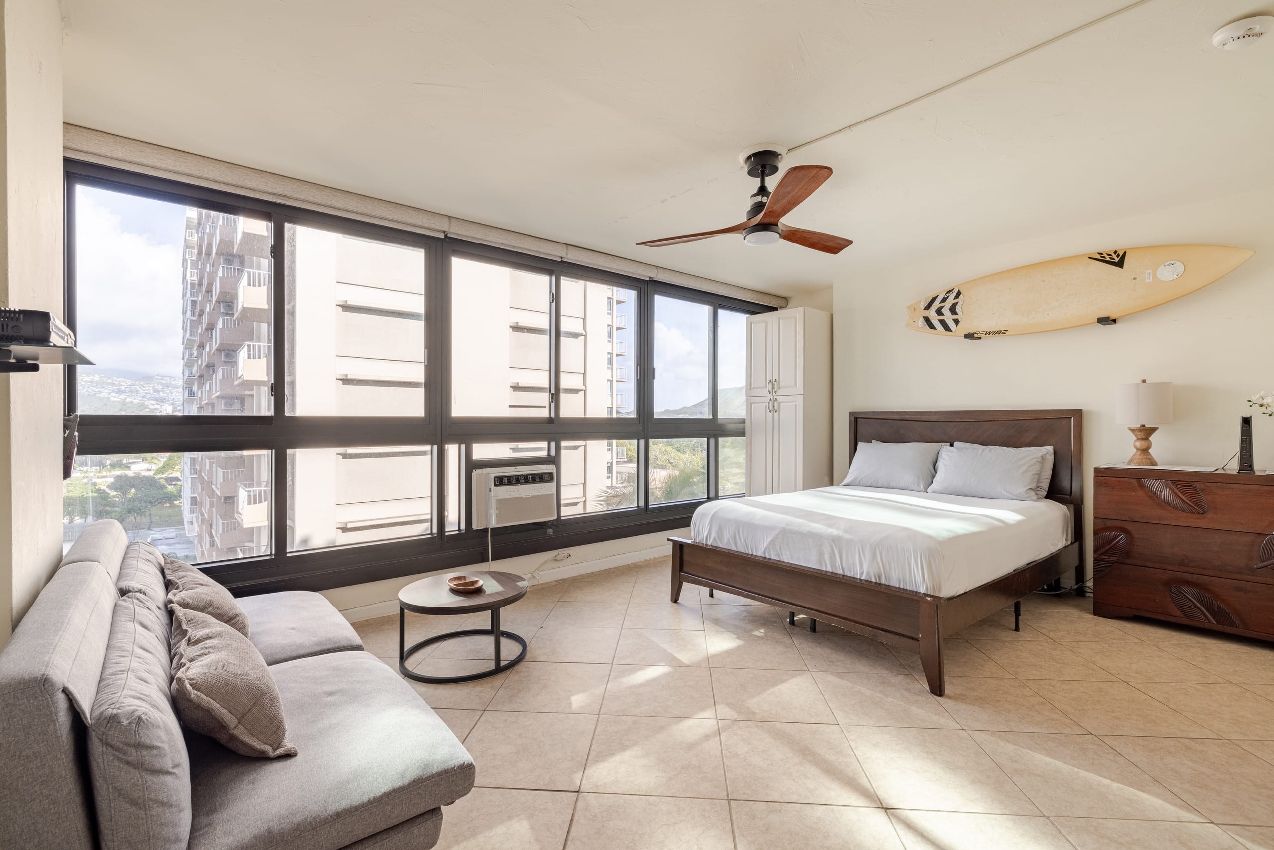 Waikiki Condo- 1 mins Walk to Beach on Main Strip! - Image 5
