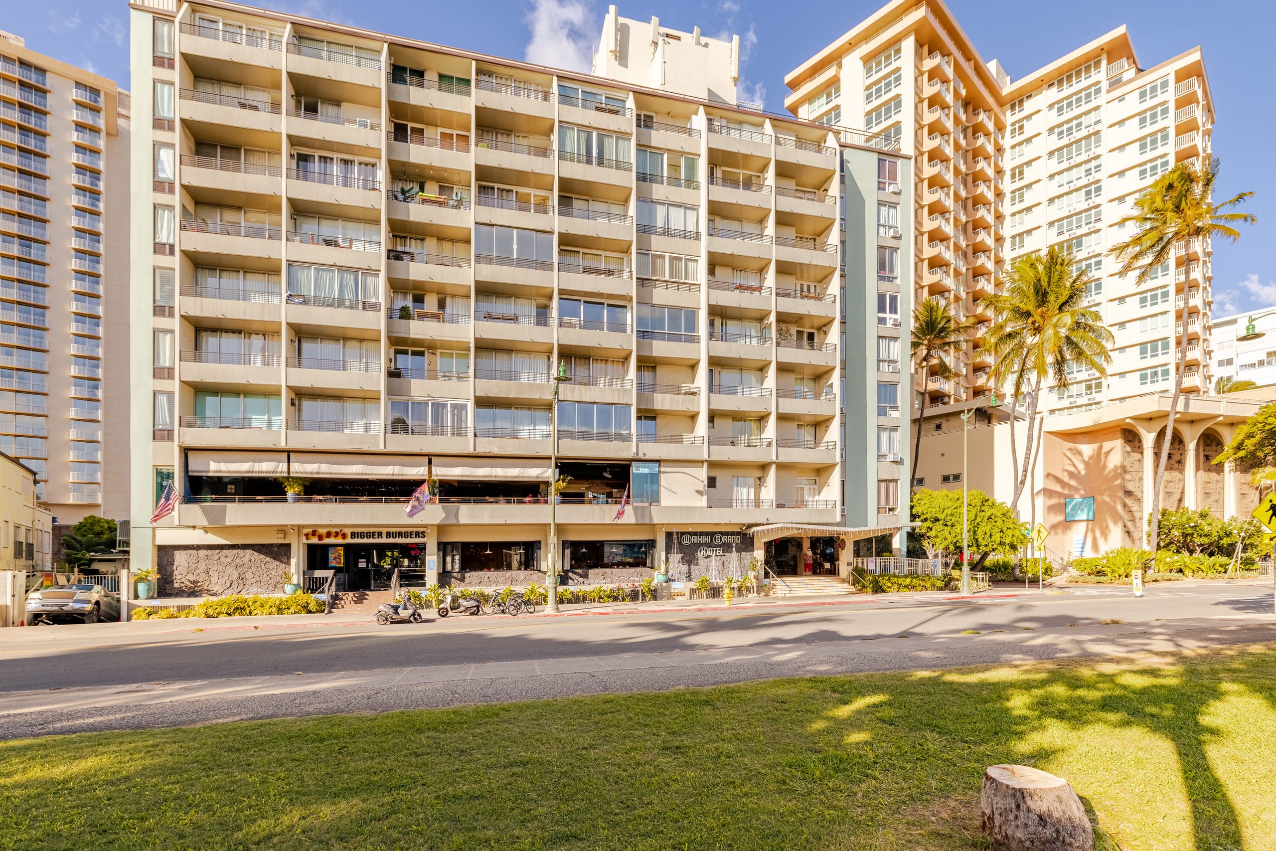 Waikiki Condo- 1 mins Walk to Beach on Main Strip! - Image 14