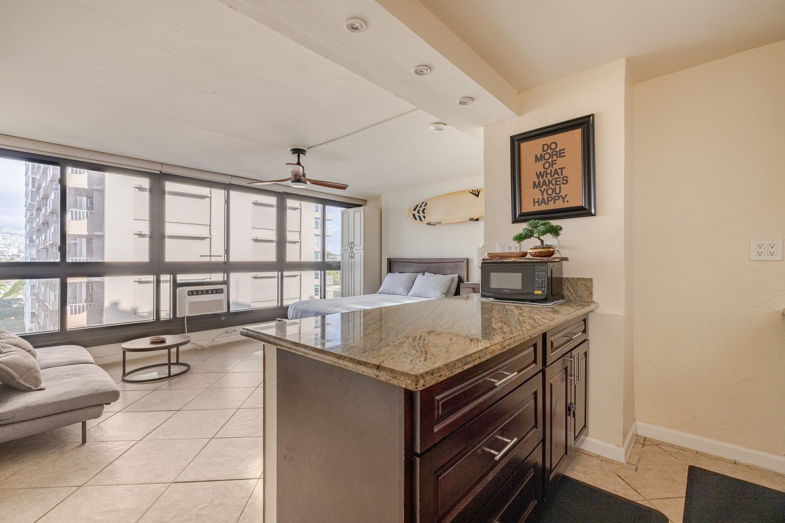 Waikiki Condo- 1 mins Walk to Beach on Main Strip! - Image 10