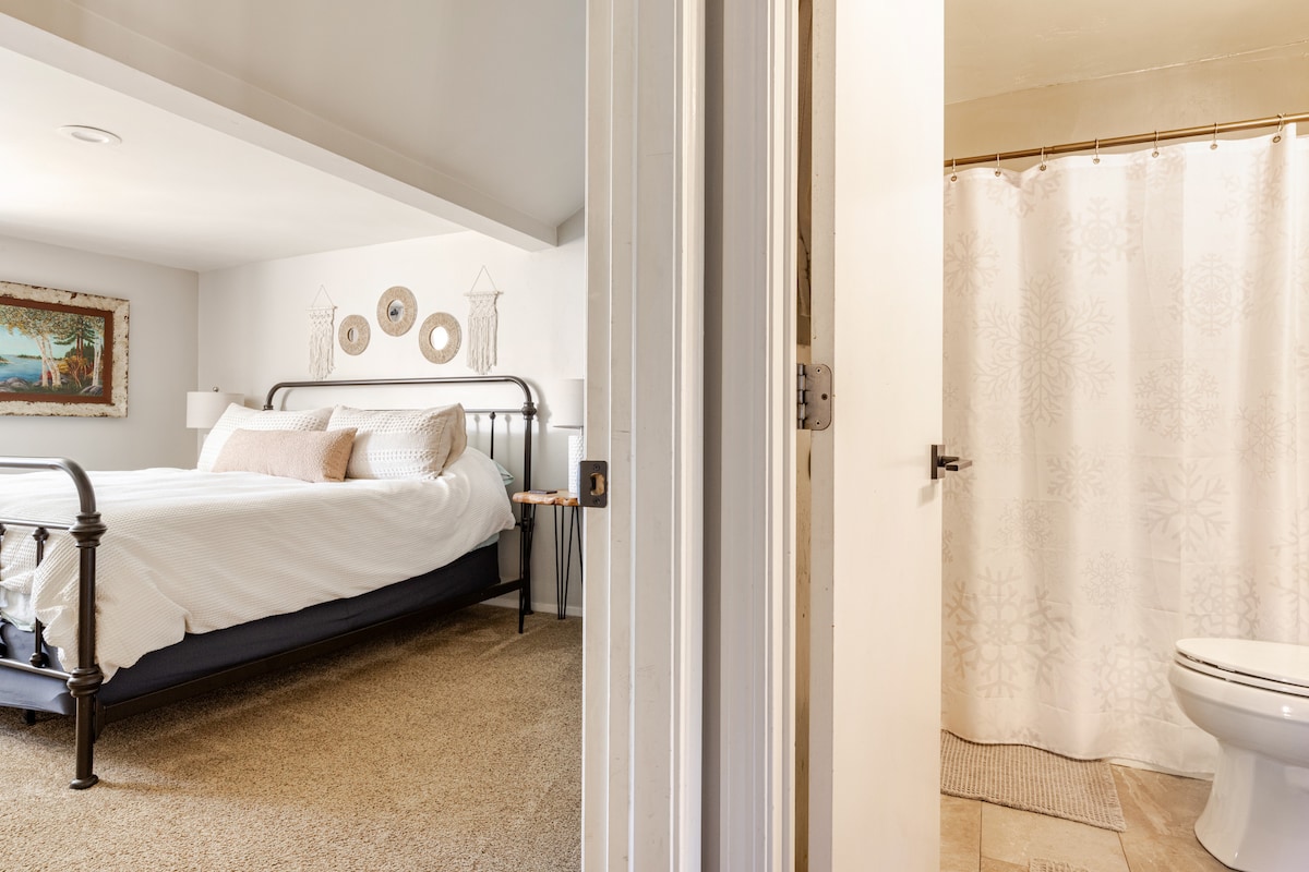 Slaapkamer boven met aangrenzend bad (gedeeld met loft)