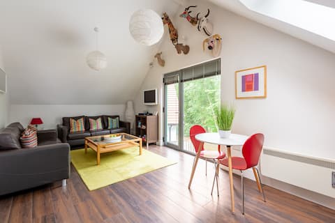 Successful Airbnb property: Uber-modern detached gatehaus Leeds in Roundhay